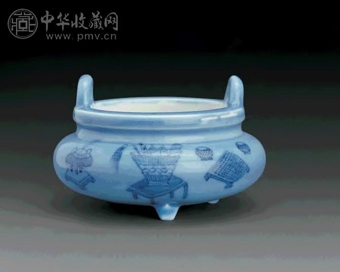 清康熙 天兰釉博古纹炉