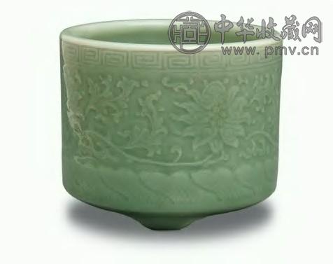 清 豆青釉暗刻花卉纹香炉(1件)