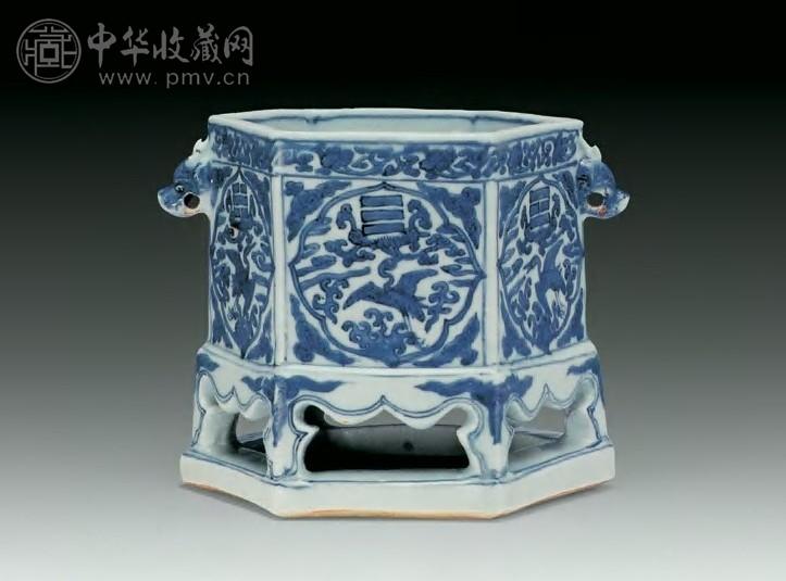 明万历 青花八卦纹兽耳香炉