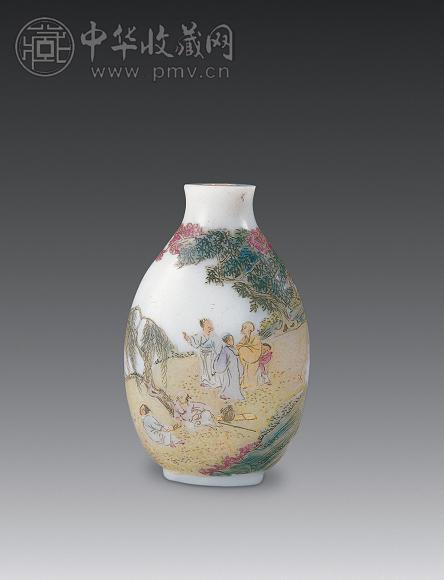 清 涅白地粉彩人物鼻烟壶