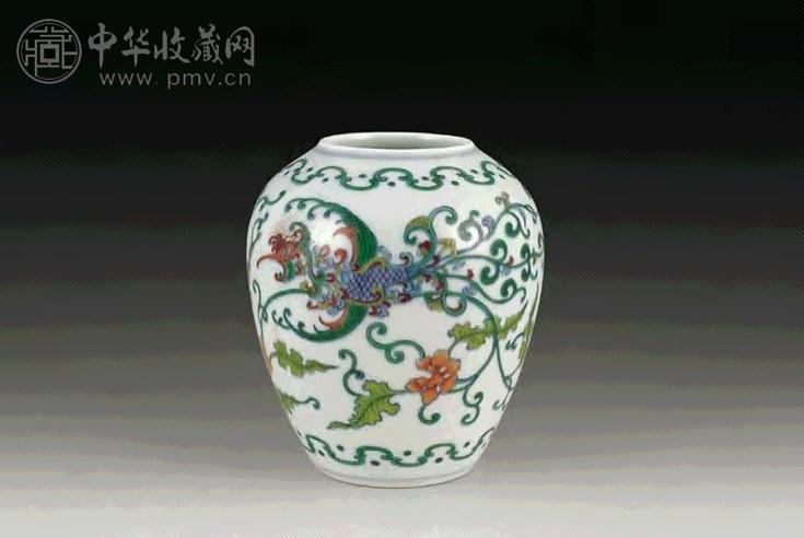 清 斗彩凤穿牡丹纹罐
