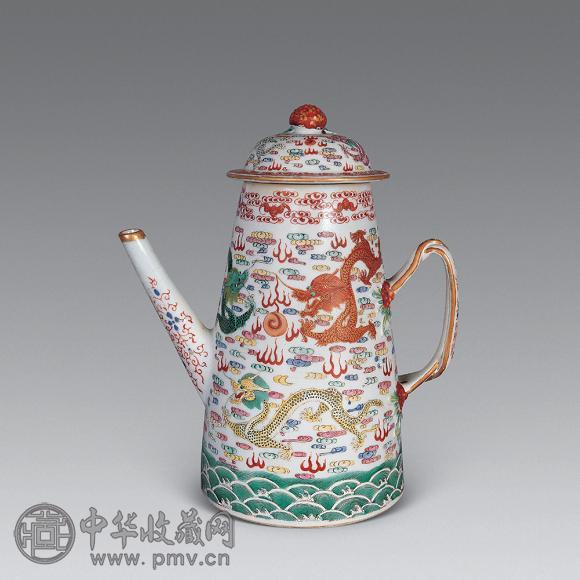 清嘉庆 粉彩龙纹茶壶