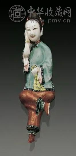 清十八/十九世纪 粉彩瓷雕仕女形鼻烟壶