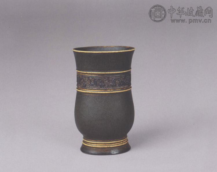 清雍正 茶叶末釉夔龙纹尊