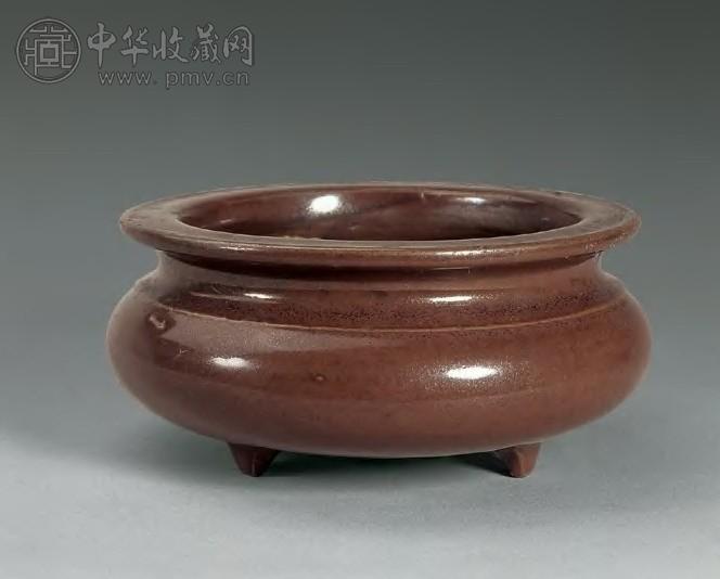 清雍正 铁棕釉三足炉