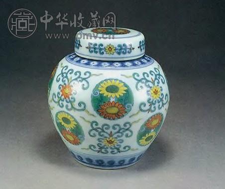 清乾隆 斗彩团花罐