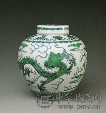 清乾隆 白地绿彩龙纹盖罐