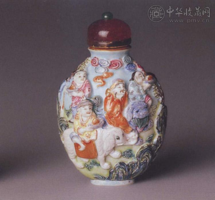清乾隆 粉彩雕瓷八番进宝图鼻烟壶