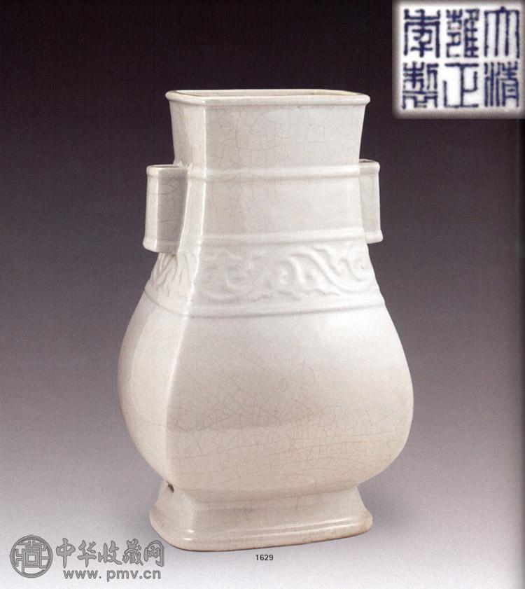 清雍正 仿汝釉贯耳方尊