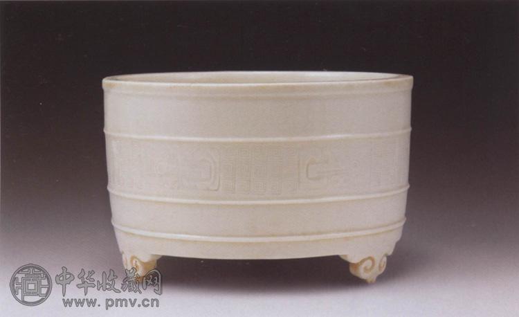 清康熙 德化窑兽面弦纹筒式炉