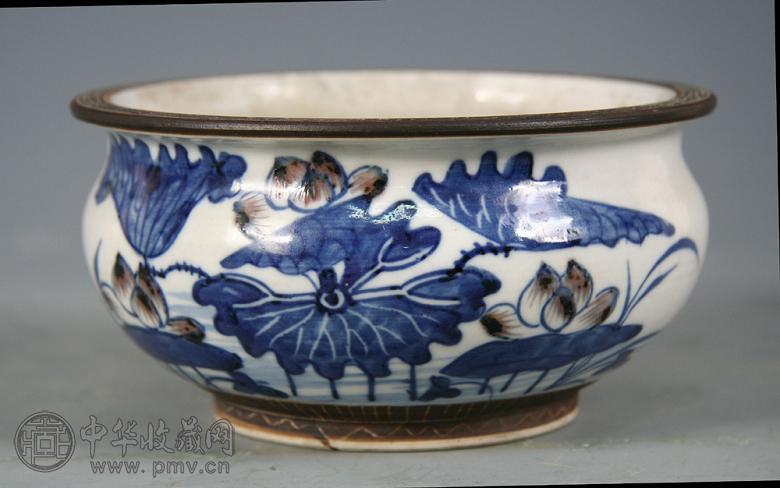 清道光 青花釉里红荷莲纹炉