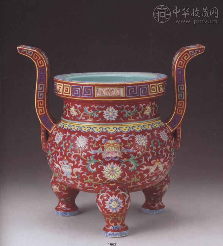 清嘉庆 紫地粉彩八宝三足炉