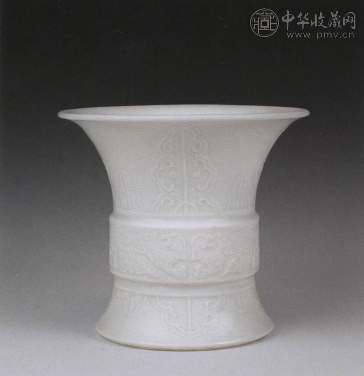 清乾隆 白釉模印花卉纹尊