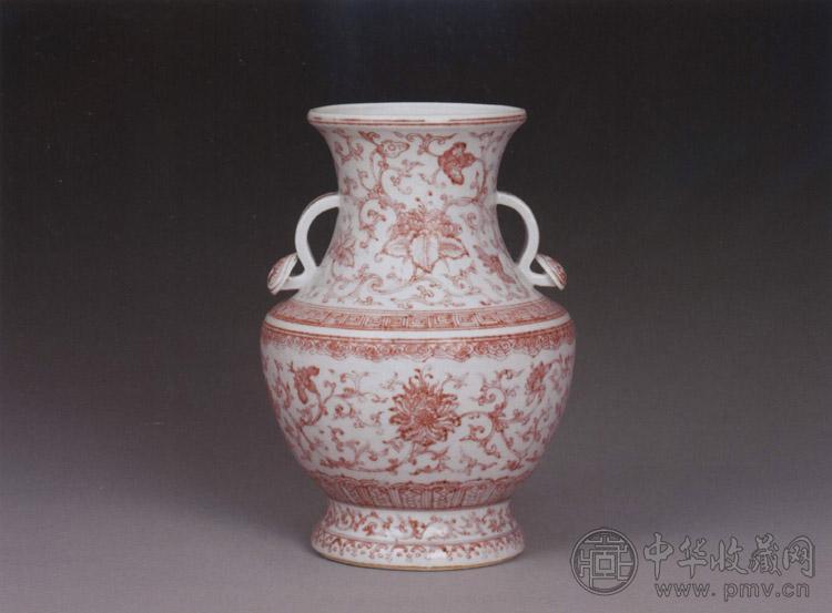 清乾隆 釉里红花卉纹双耳尊