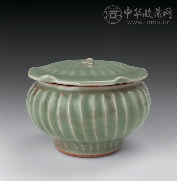 明 龙泉粉青釉荷叶盖罐