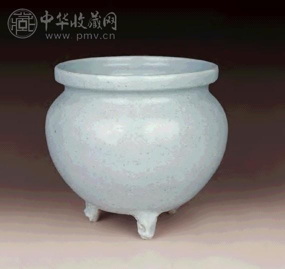 清乾隆 粉青釉三足炉