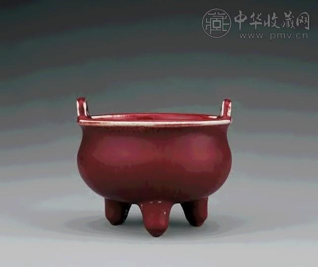 清乾隆 火焰红釉三足炉