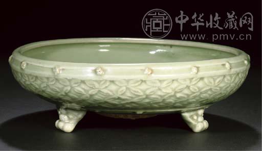 十四/十五世纪龙泉窑青釉三足炉