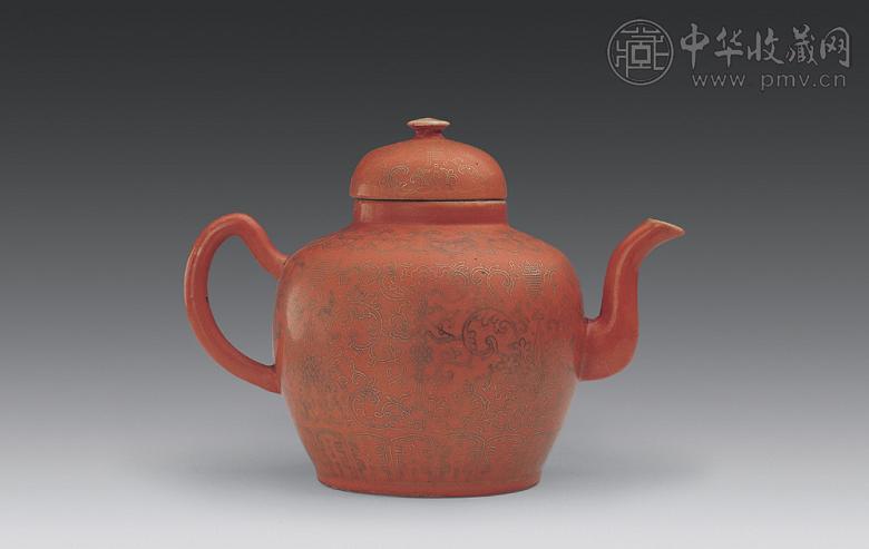 清 珊瑚釉描金花卉茶壶
