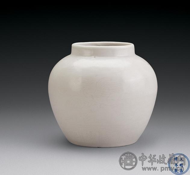 明嘉靖 白釉暗花双凤纹罐