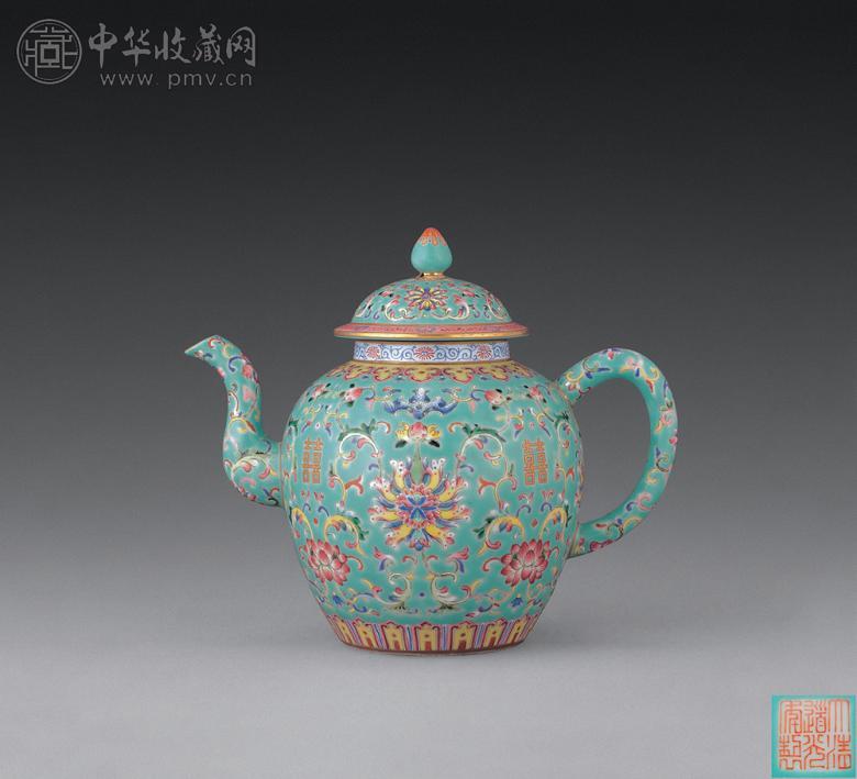清道光 松石绿地粉彩缠枝花卉壶