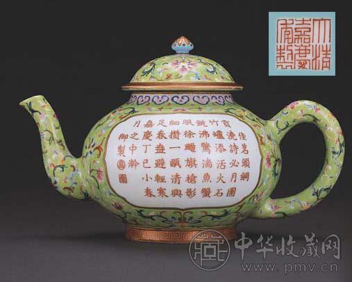 清嘉庆 松石绿地粉彩开光御制诗句茶壶