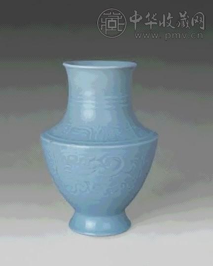 清 青釉刻兽面纹小尊