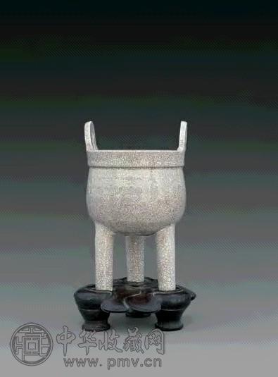 清 漳窑白釉三足双耳鼎炉