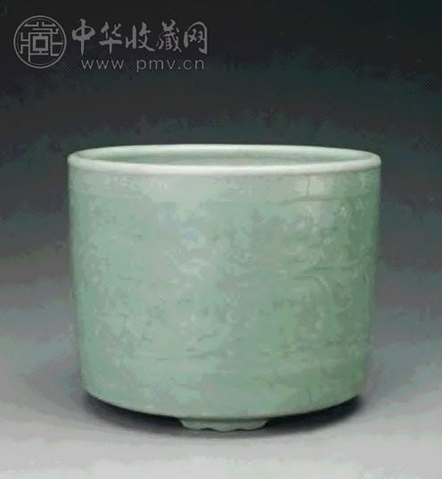 清中期 青釉印花纹香炉