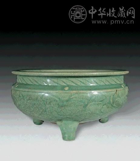 明初 龙泉窑刻花三足炉