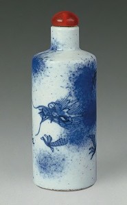 清同治 青花吹蓝云龙烟壶
