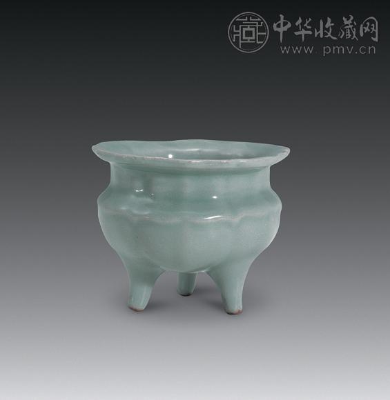 南宋(1127-1279年) 质如铜 色如烟-仿官天青釉花口三足炉
