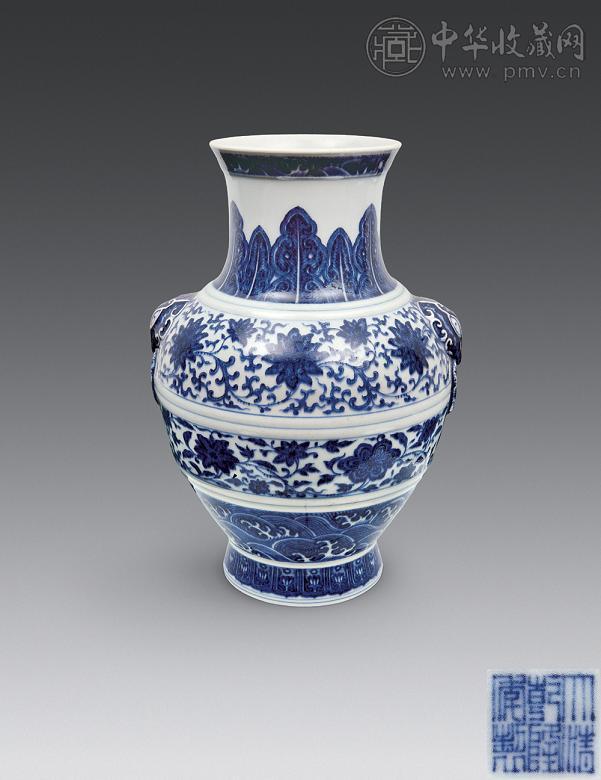 清乾隆 青花双兽耳花卉纹尊