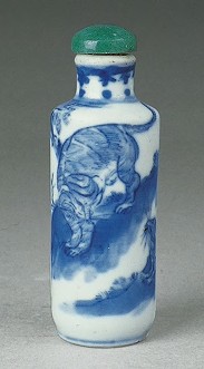 清同治 青花瑞兽烟壶