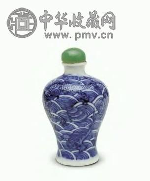 清 青花海水龙纹鼻烟壶