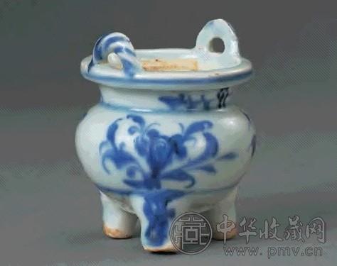 明中期 青花花卉三足炉