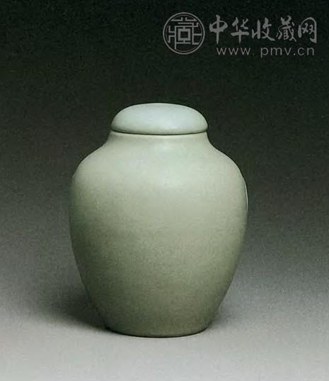 清道光 豆青釉月牙罐