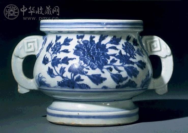 明 青花牡丹纹双耳炉