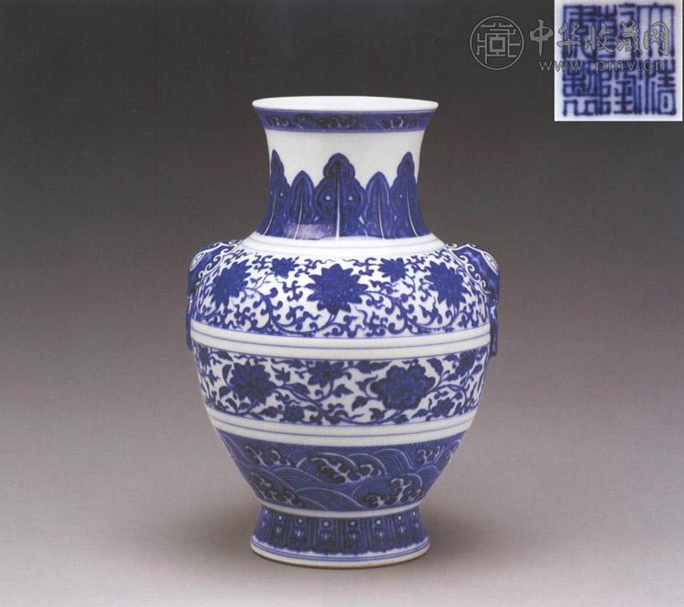 清乾隆 青花缠枝花卉纹铺首尊