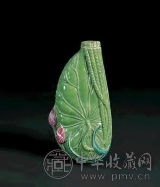 清 粉彩荷叶形鼻烟壶