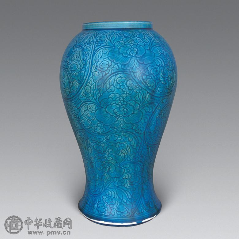 清康熙 孔雀绿釉刻花卉尊