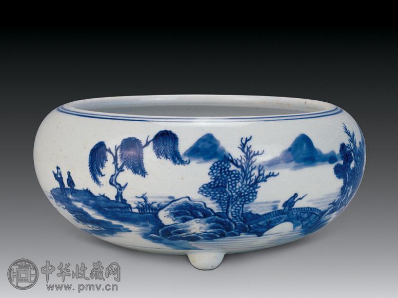 清雍正 青花山水人物纹三足炉