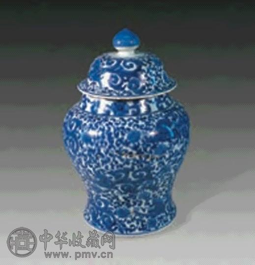 青花龙纹罐