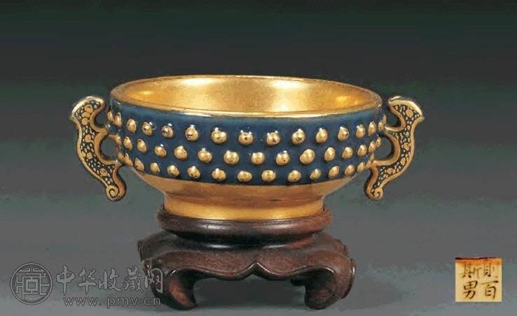 清乾隆 祭蓝描金鼓钉纹双耳香炉