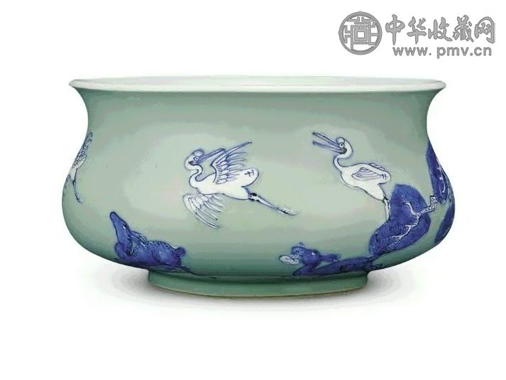 清 康熙 豆青加白鹤鹿同春盆炉