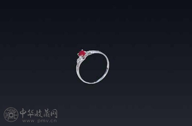 铂金镶红宝石戒指