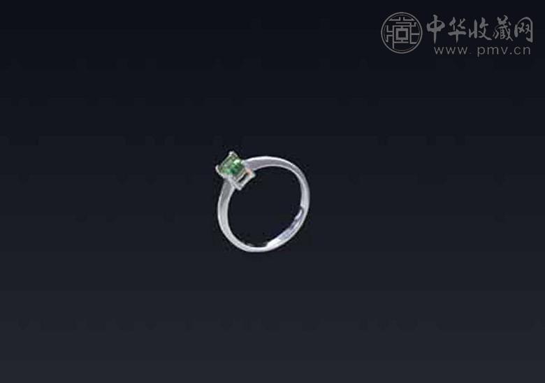 18K白金镶祖母绿戒指