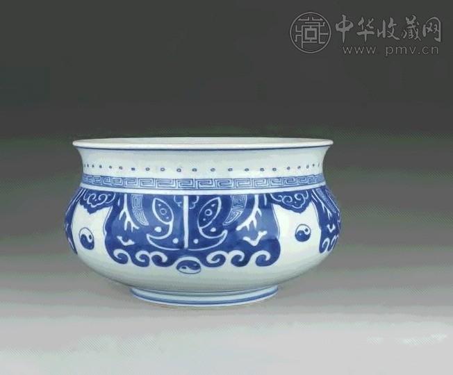 清康熙 青花兽面纹太极图炉