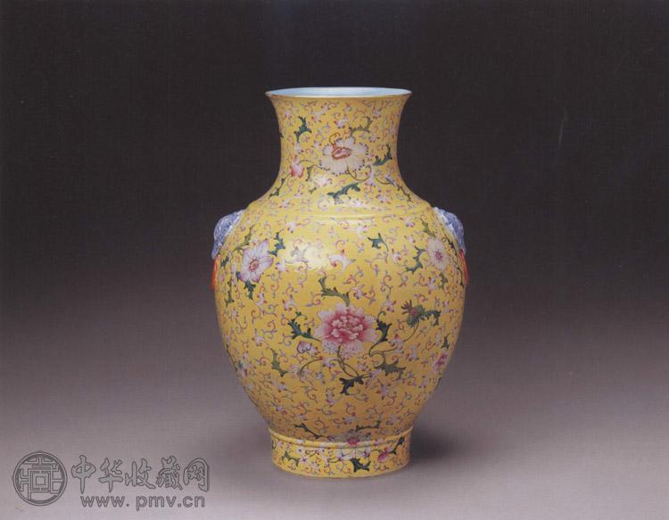 清 黄地粉彩缠枝花卉纹铺首尊