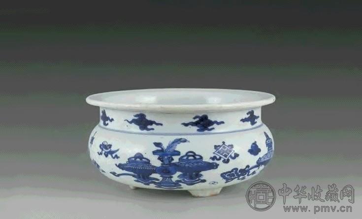 清 青花博古纹炉